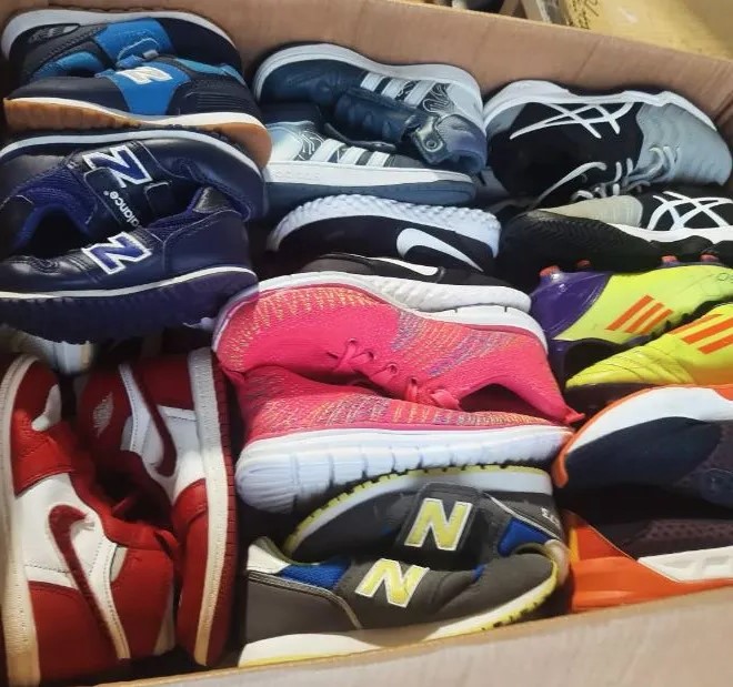 Scarpe usate lotto in nostro magazzino per la Rivendita